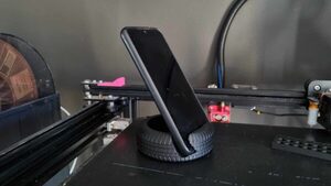 Stojak na telefon opona